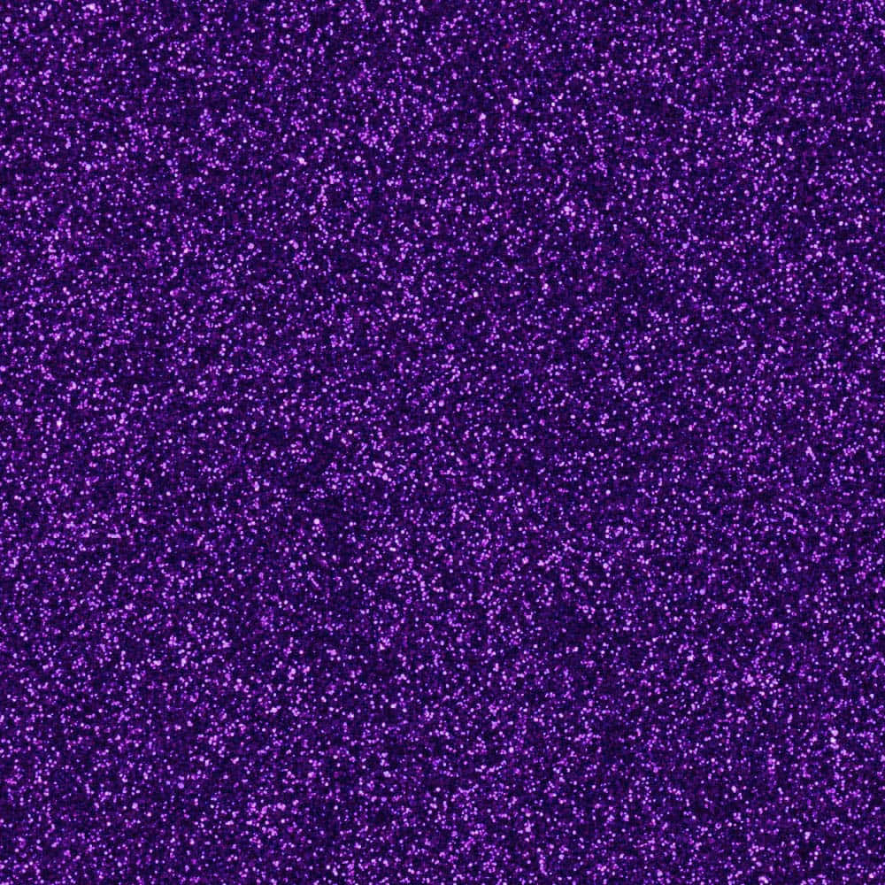 Purple Glitter 桌布 壁紙 — 密集閃爍的紫色亮粉營造出帶有耀眼光反射的閃亮紋理表面。