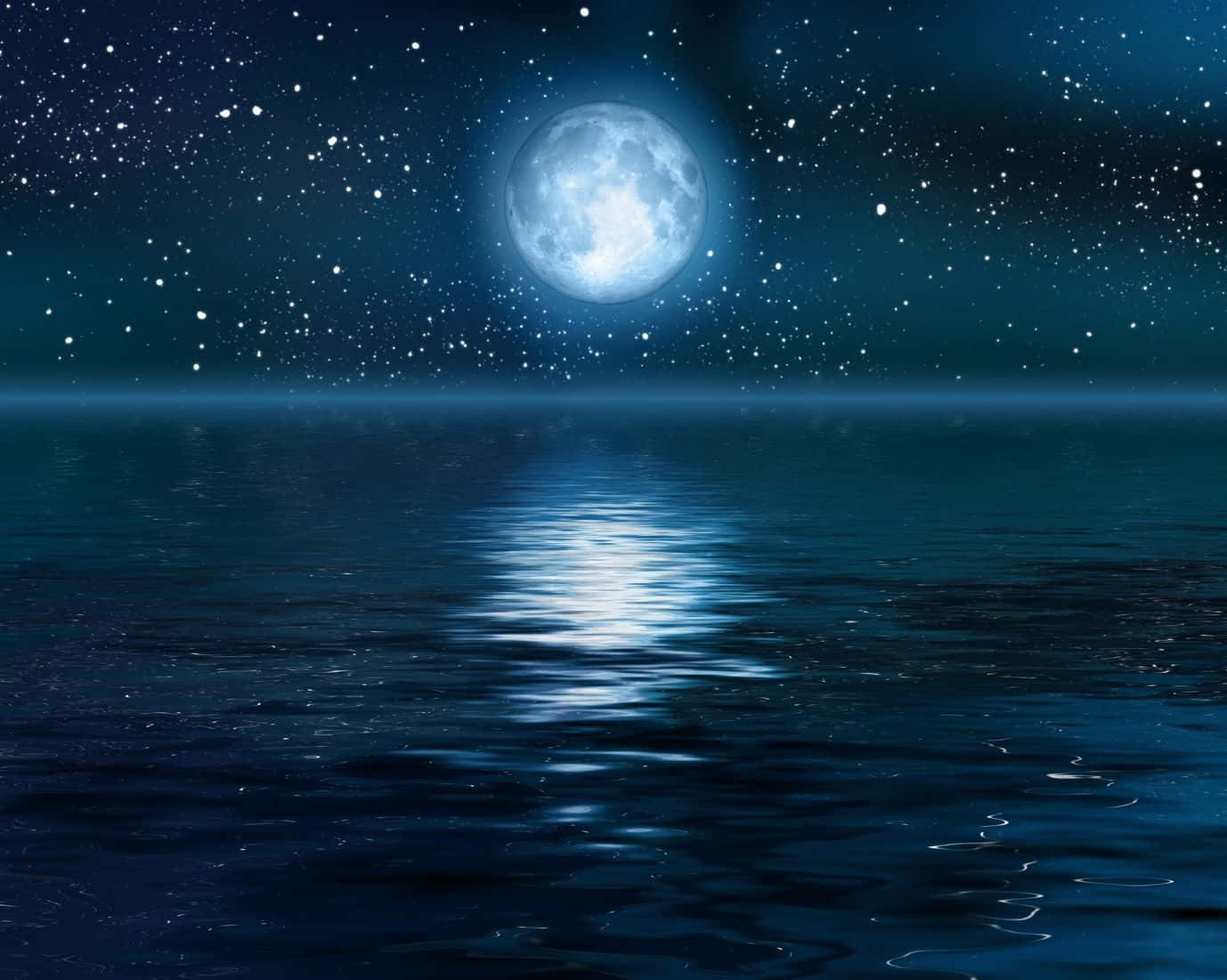 Moon Night 桌布 壁紙 — 寧靜的夜晚場景，滿月在星空下平靜的海面上投射出閃爍的倒影。
