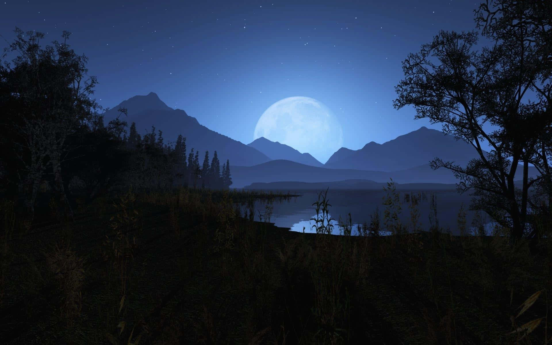 full moon 桌布 壁紙 — 寧靜的夜景，一輪明亮的滿月在剪影般的山巒後升起，映照在平靜的湖面上，四周環繞著黑暗的樹木。