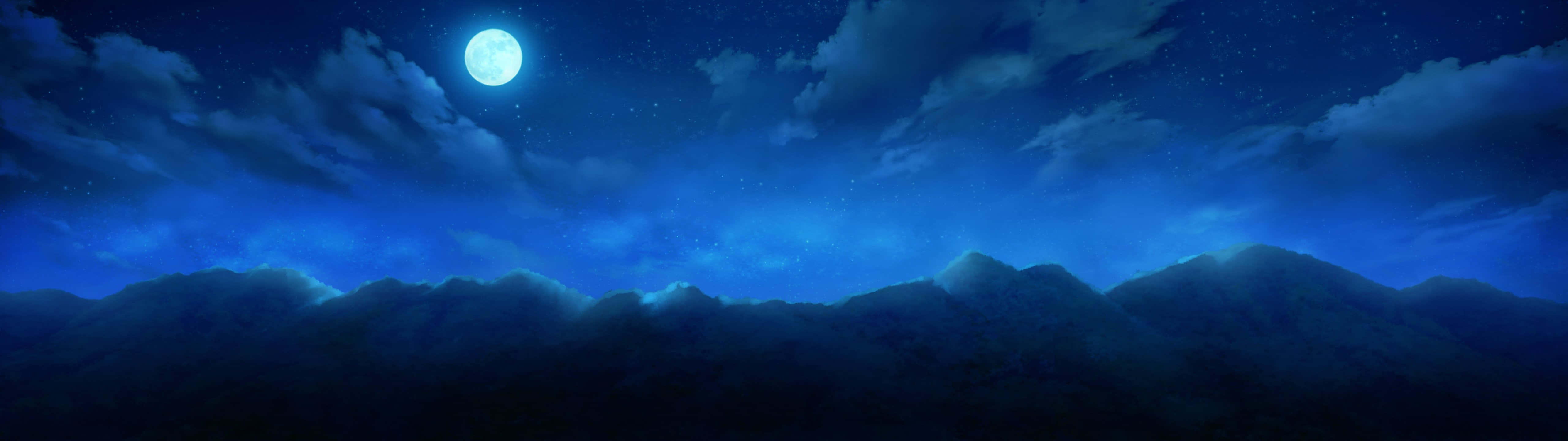 Panoramic Desktop 桌布 壁紙 — 寧靜的夜景，一輪明亮的滿月在繁星點點的藍天下，將光芒灑在黑暗的山巒剪影上。