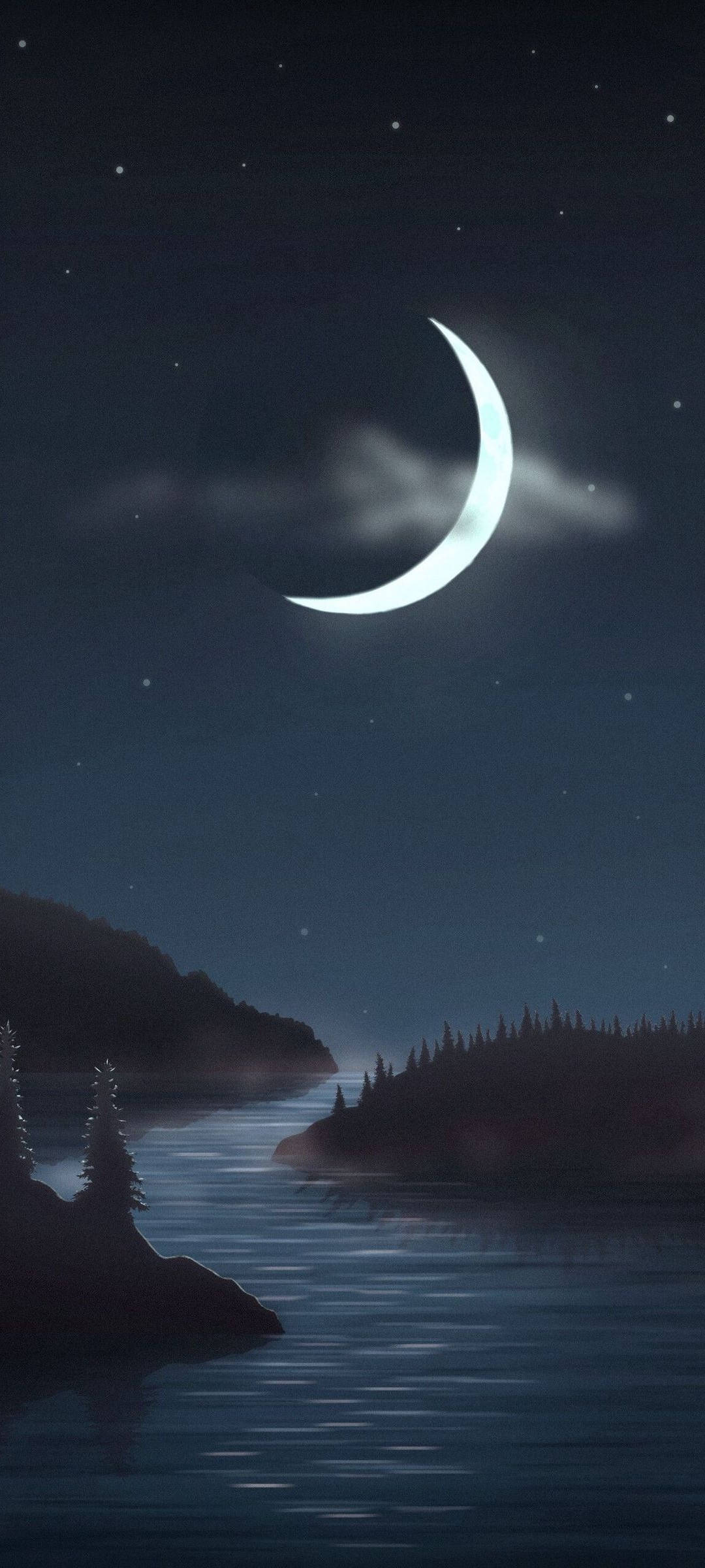 黑夜 桌布 壁紙 — 寧靜的夜景，發光的彎月和星星倒映在平靜的水面上，四周環繞著黑暗的森林海岸。