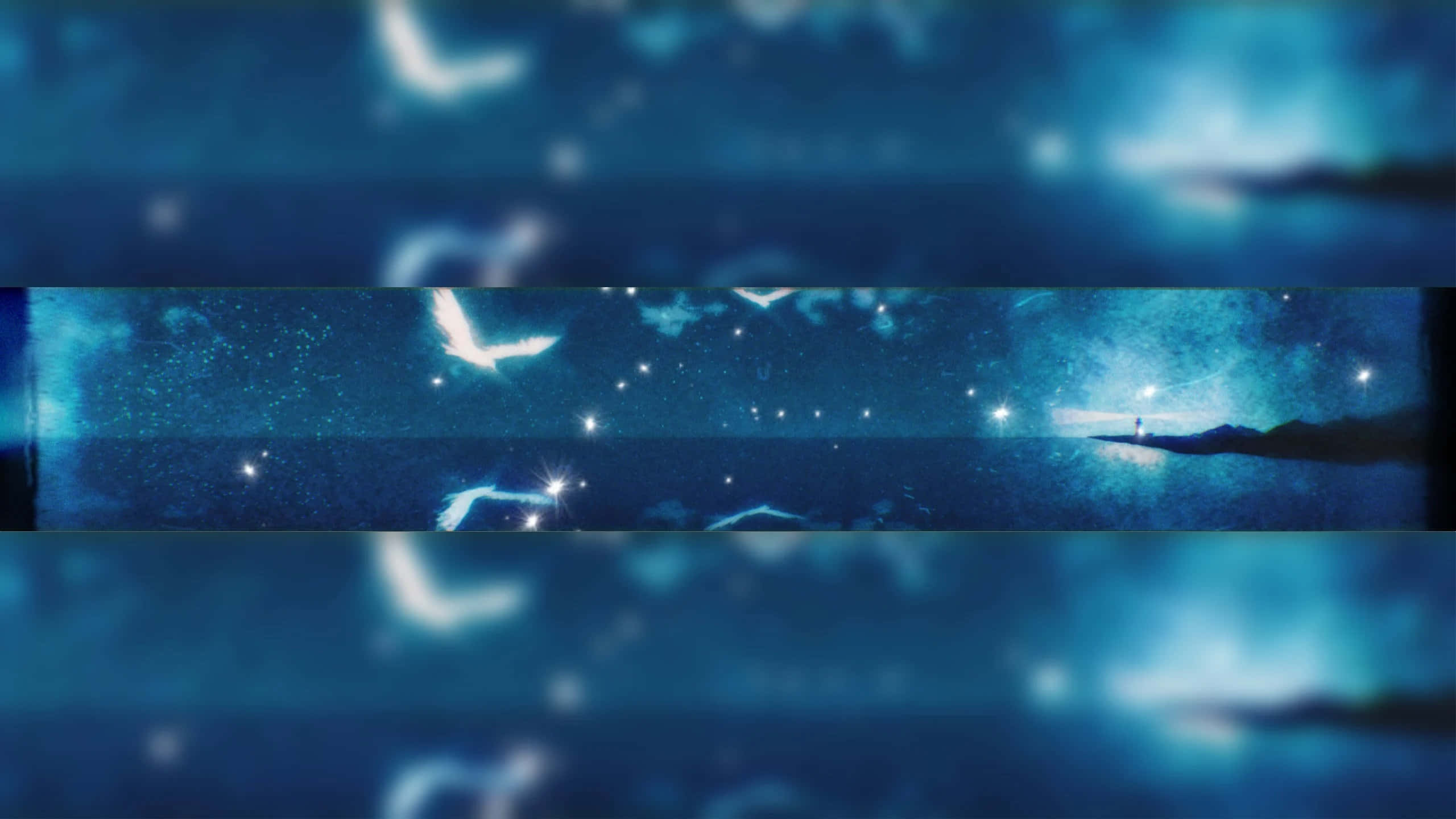 Aesthetic YouTube Banner 桌布 壁紙 — 寧靜的夜景，發光的鳥兒飛過繁星點點的海洋，反射出遠處燈光在黑暗的海岸上。