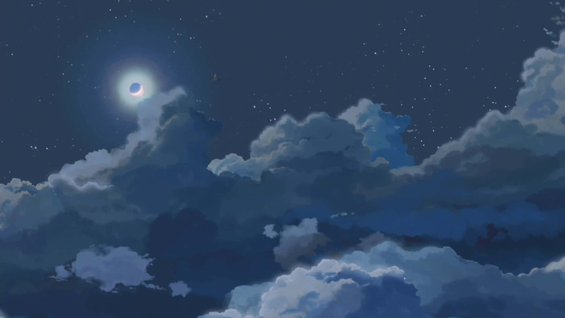 桌布 壁紙 — 寧靜的夜空，一輪發光的彎月從點綴著星星的柔和藍灰色雲層中探出頭來。
