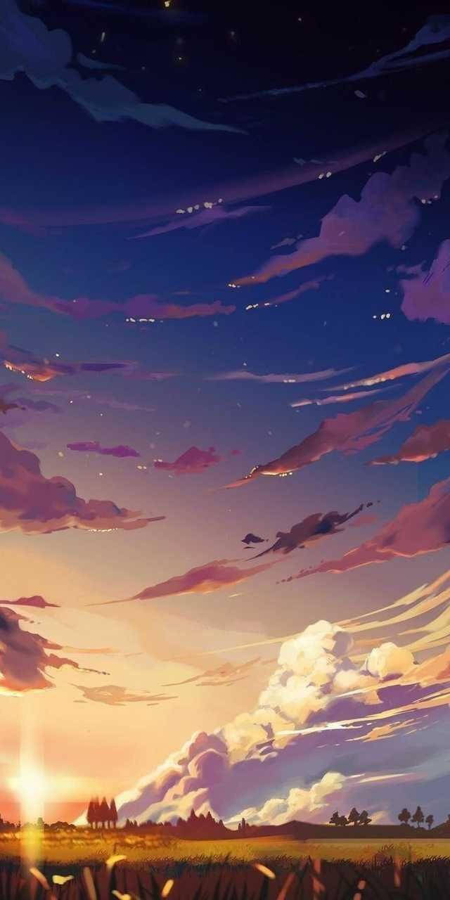雲朵 桌布 壁紙 — 寧靜的日落天空，塗上紫色、橙色和金色的雲彩，覆蓋著一片草地和遠處的樹木。