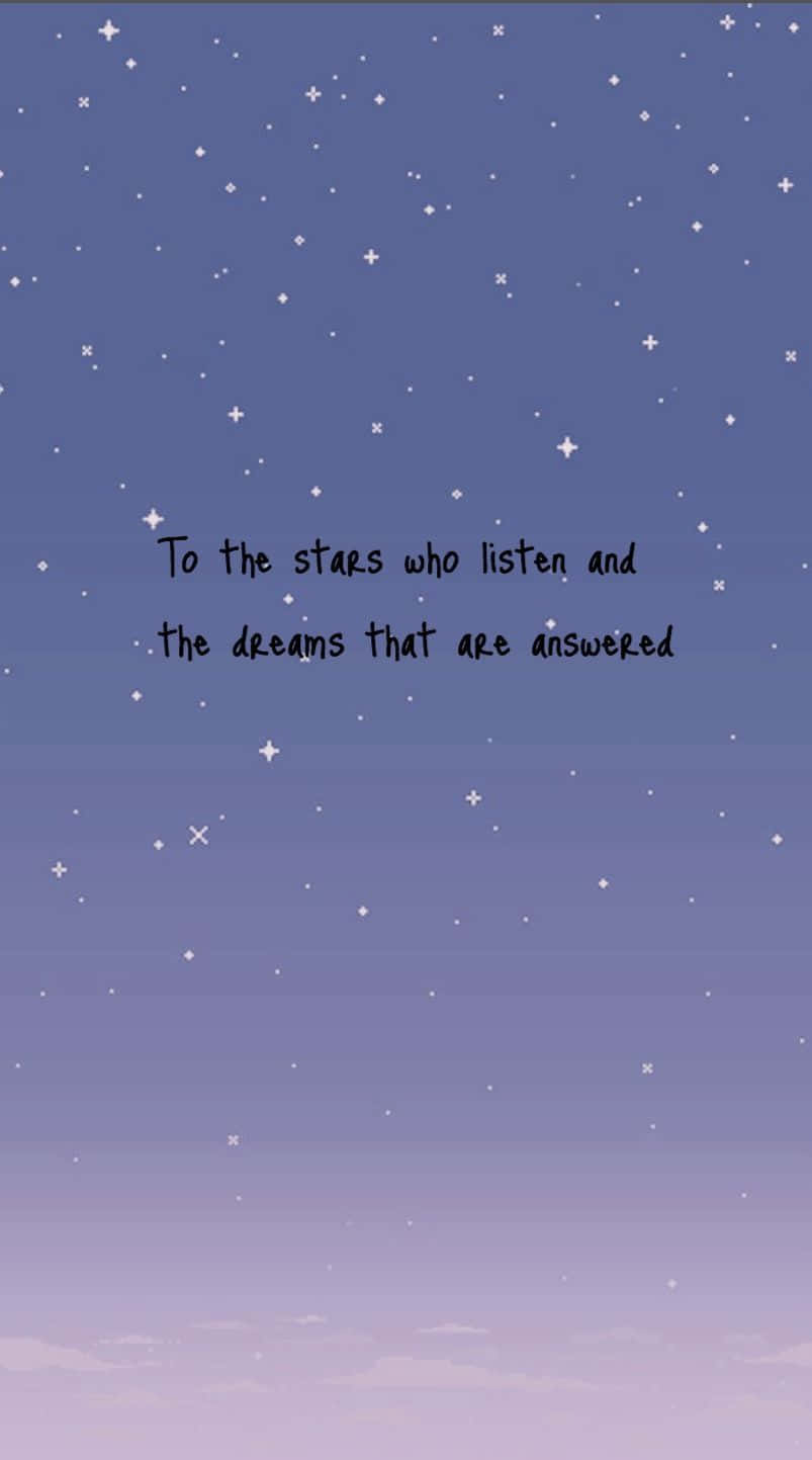 Acotar 桌布 壁紙 — 寧靜的暮色天空，佈滿閃爍的星星和柔和的漸變色調，並帶有關於夢想和星星的詩意文字。