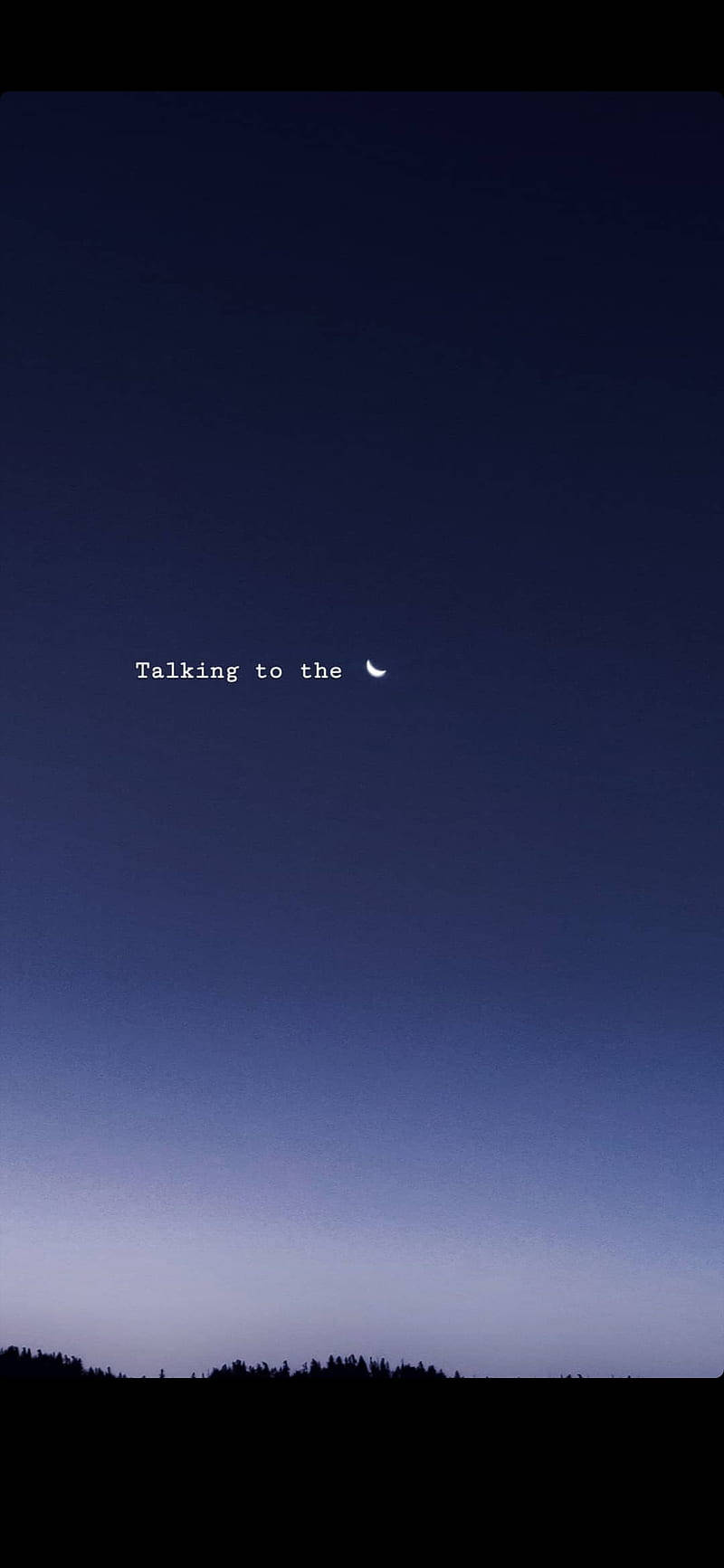 moon quotes 桌布 壁紙 — 寧靜的暮色天空，有一彎新月，在黑暗的樹線上方有文字寫著「Talking to the」。