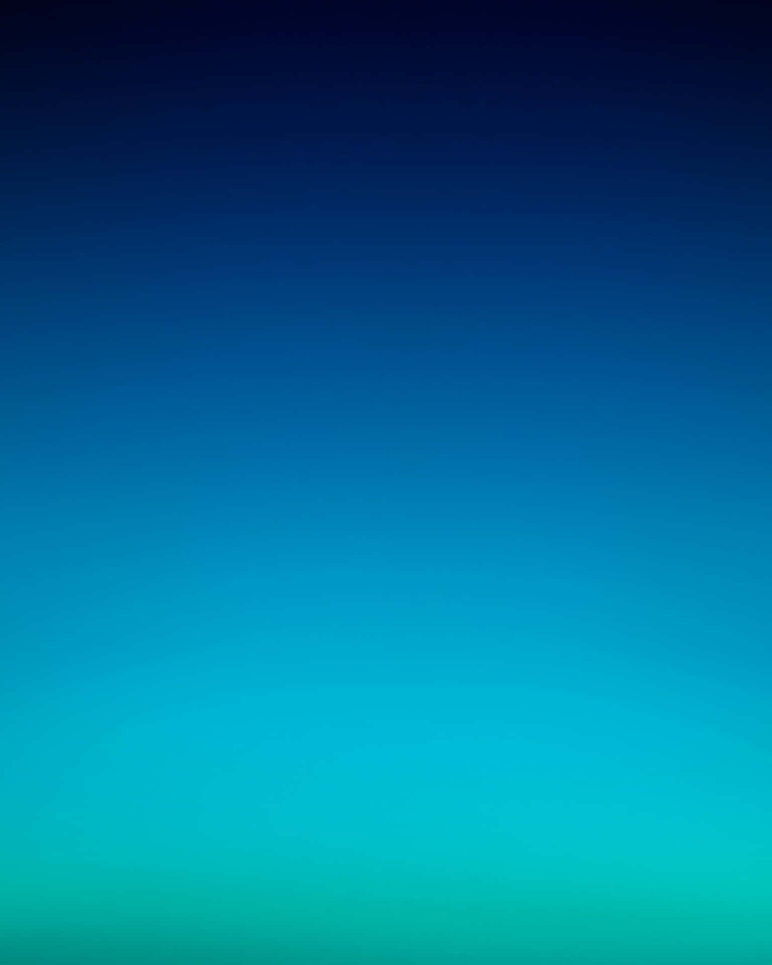  壁紙 — 寧靜的漸層天空，從深海軍藍過渡到充滿活力的青綠色和綠松石色。
