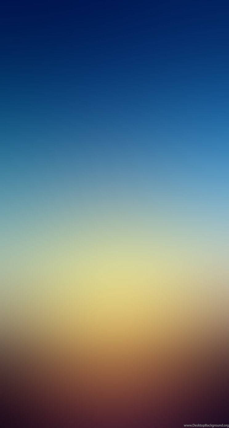 Cool Simple 桌布 壁紙 — 寧靜的漸層天空從深藍色過渡到溫暖的黃色和紫色色調。