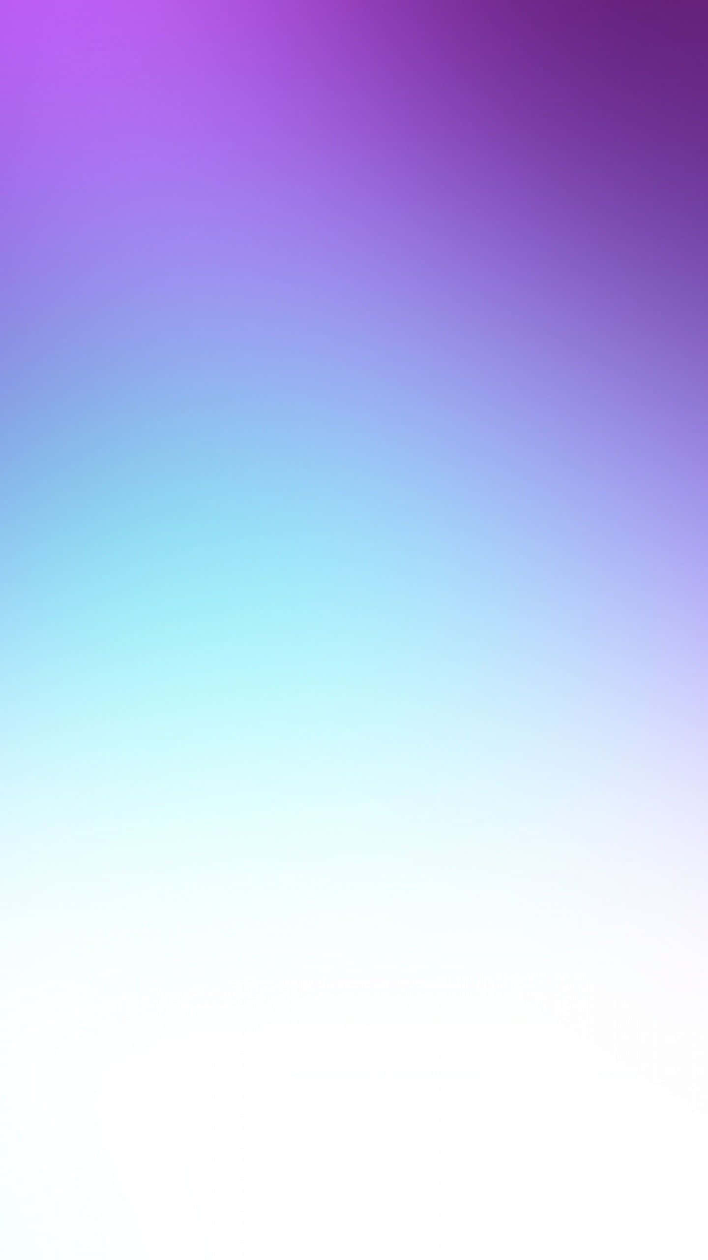 Purple And Blue Ombre 桌布 壁紙 — 寧靜的漸層桌布，從柔和的紫色過渡到淺藍色和白色。