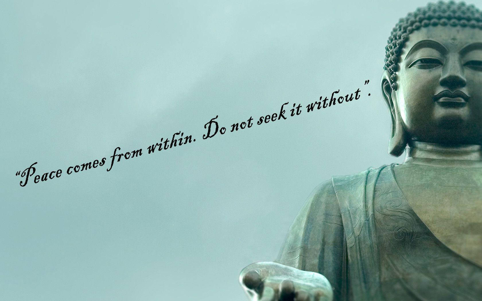 Statue Aesthetic 桌布 壁紙 — 寧靜的青銅佛像，閉著眼睛，以柔和的青綠色天空為背景，並疊加了勵志語句。