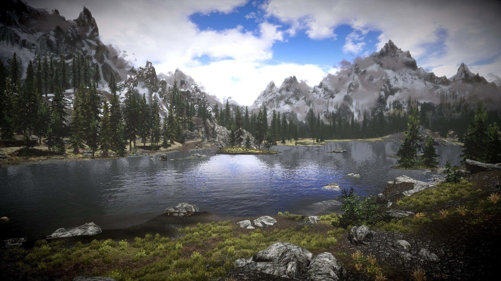 Skyrim Landscapes 桌布 壁紙 — 寧靜的高山湖泊映照著白雪覆蓋的山峰和常綠森林，天空局部多雲。