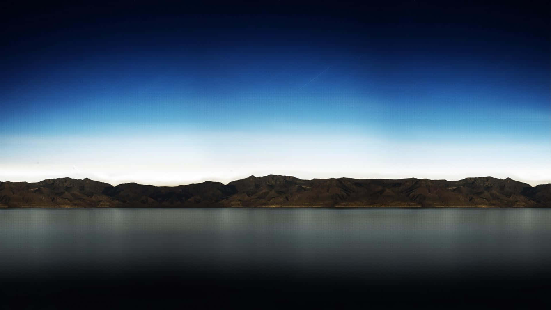 iPad Default 桌布 壁紙 — 寧靜的黃昏湖面映照著遠山，天空呈現漸層藍色並逐漸褪為白色。