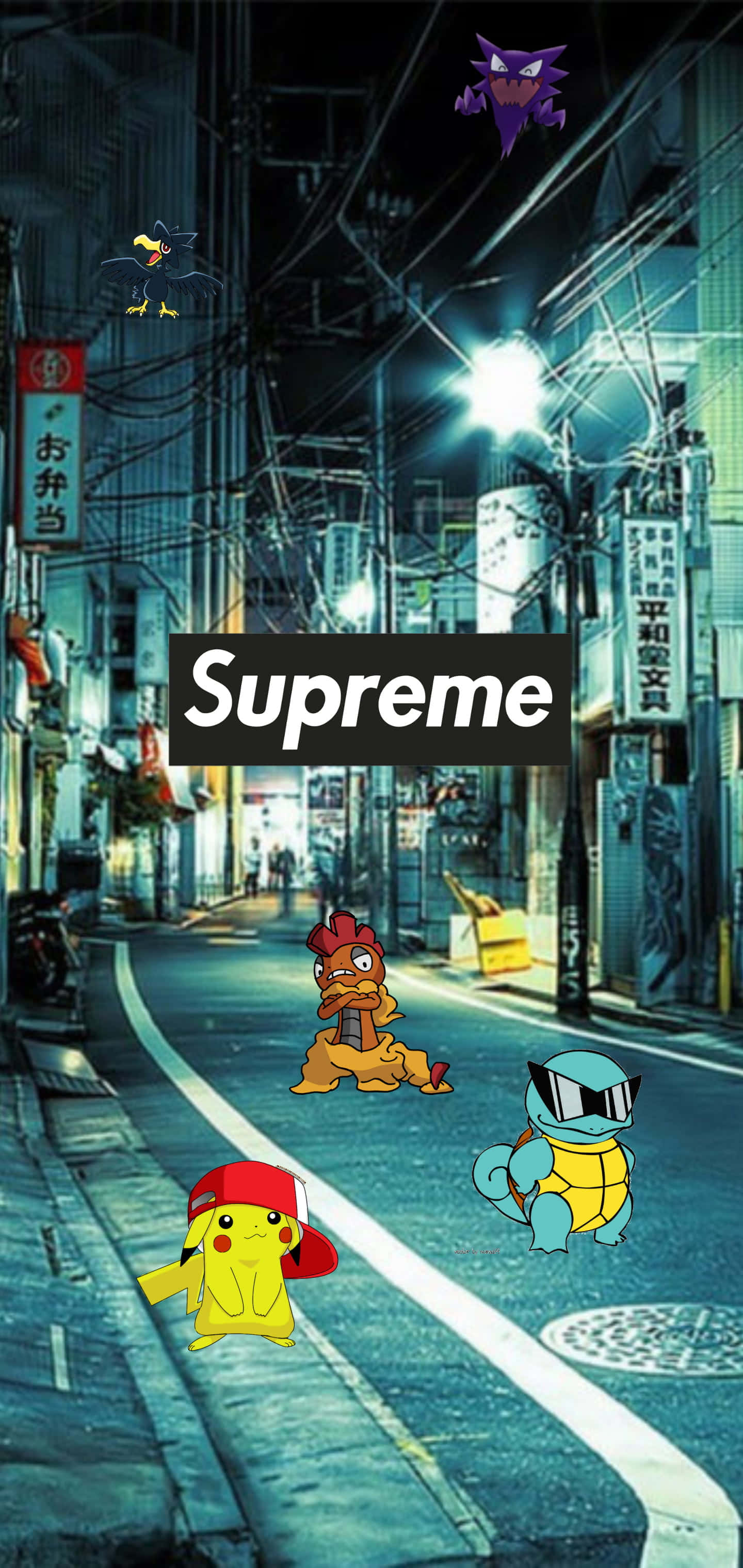 Supreme Cartoon 桌布 壁紙 — 寶可夢角色在閃爍的路燈下，穿過霓虹燈照亮的東京小巷，上面有Supreme標誌疊加。