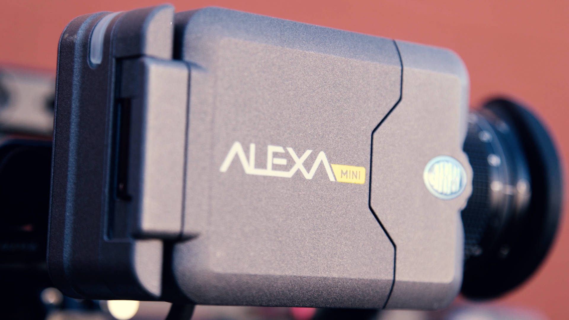 專業Alexa Mini電影攝影機在工作室環境中 — 4K 丰田Supra 壁紙 壁紙