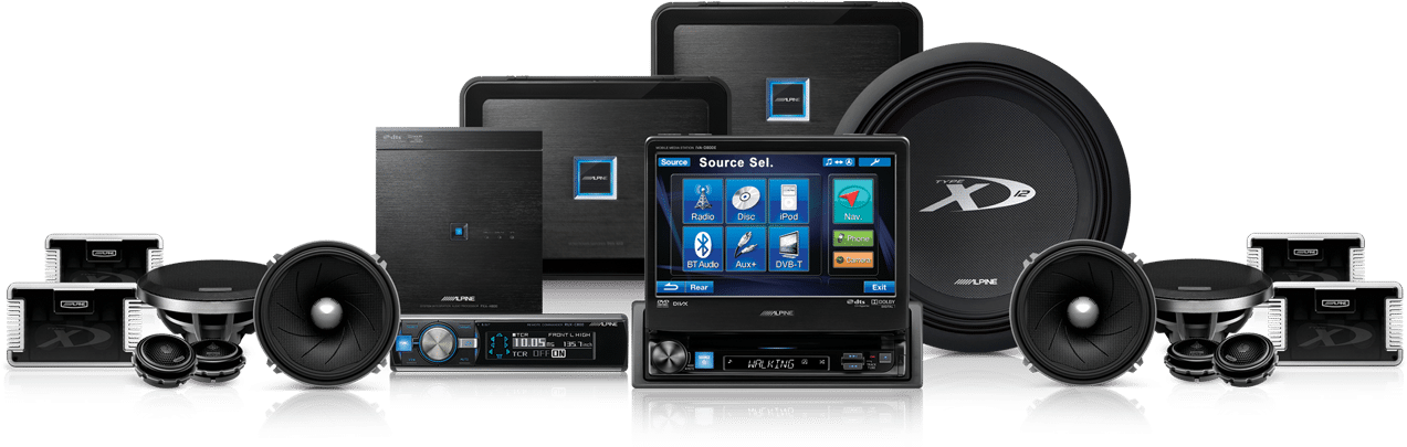Sound Audio 桌布 壁紙 — 專業汽車音響系統，配備超低音揚聲器、擴音器和觸控顯示屏，黑色背景。