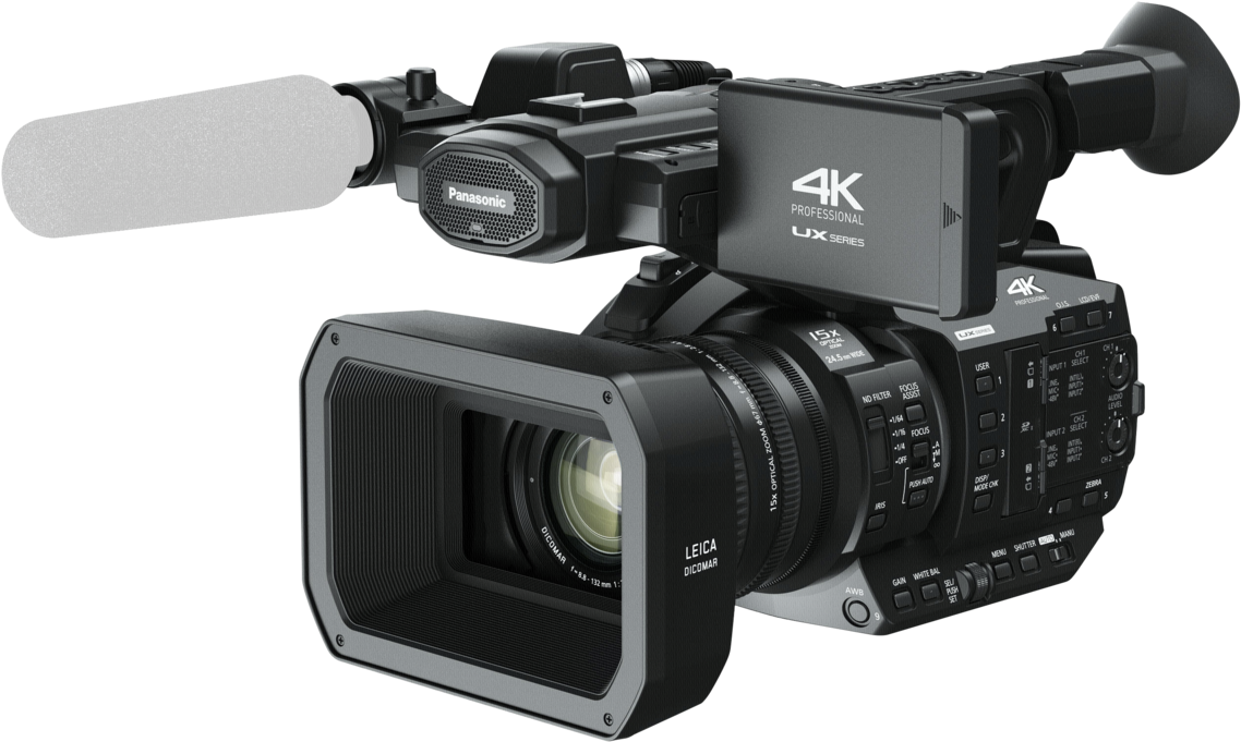 professional 桌布 壁紙 — 專業黑色 Panasonic 4K UHD 攝影機，配備 Leica 鏡頭和外接麥克風，背景為白色。