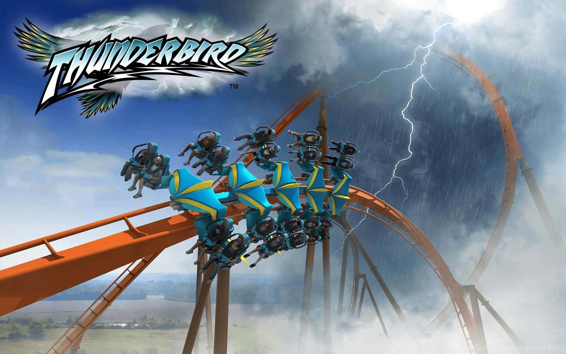 Roller Coaster 桌布 壁紙 — 尋求刺激的人在名為 Thunderbird 的雲霄飛車於暴風雨的天空中飛馳、閃電在附近劈下時尖叫。