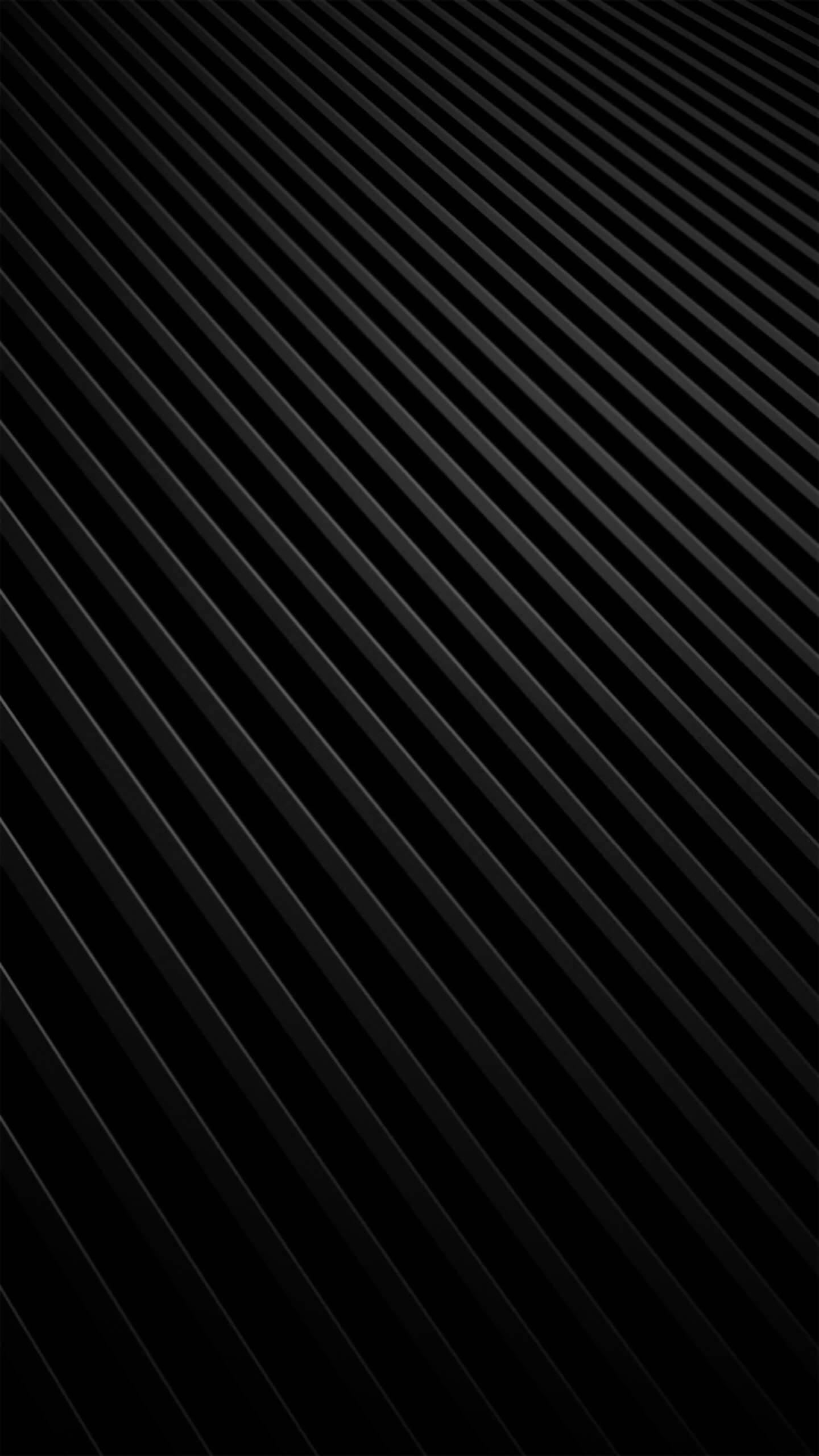Black And Grey iPhone 桌布 壁紙 — 對角黑色條紋搭配細微灰色亮點，營造出時尚簡約的抽象圖案。