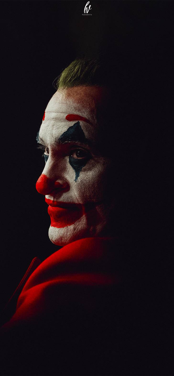 Joker 2019 桌布 壁紙 — 小丑令人難忘的特寫，白色臉部塗料、紅色嘴唇和淚水，黑色背景。