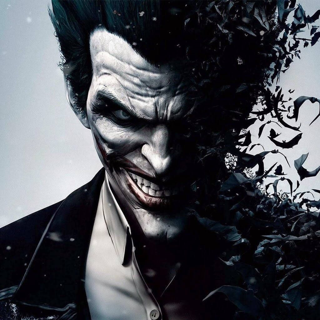 Joker Drawing 桌布 壁紙 — 小丑的近距離威脅特寫，半邊臉在淺灰色背景上溶解成混亂的黑色碎片。