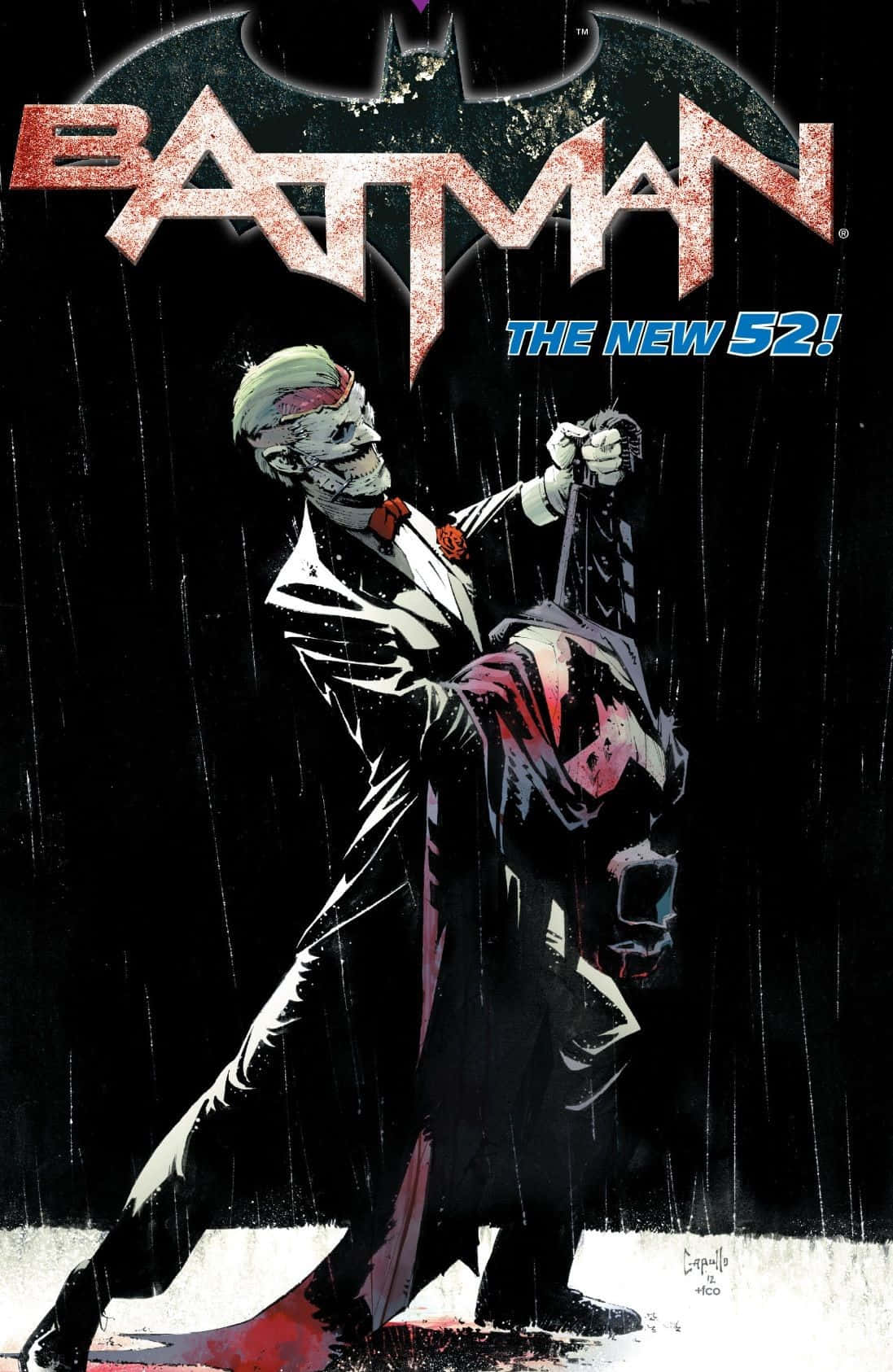 Batman Death In The Family 桌布 壁紙 — 小丑站在被雨水浸濕的高譚市小巷中，手持沾血的球棒，在陰沉的蝙蝠俠標誌下方。