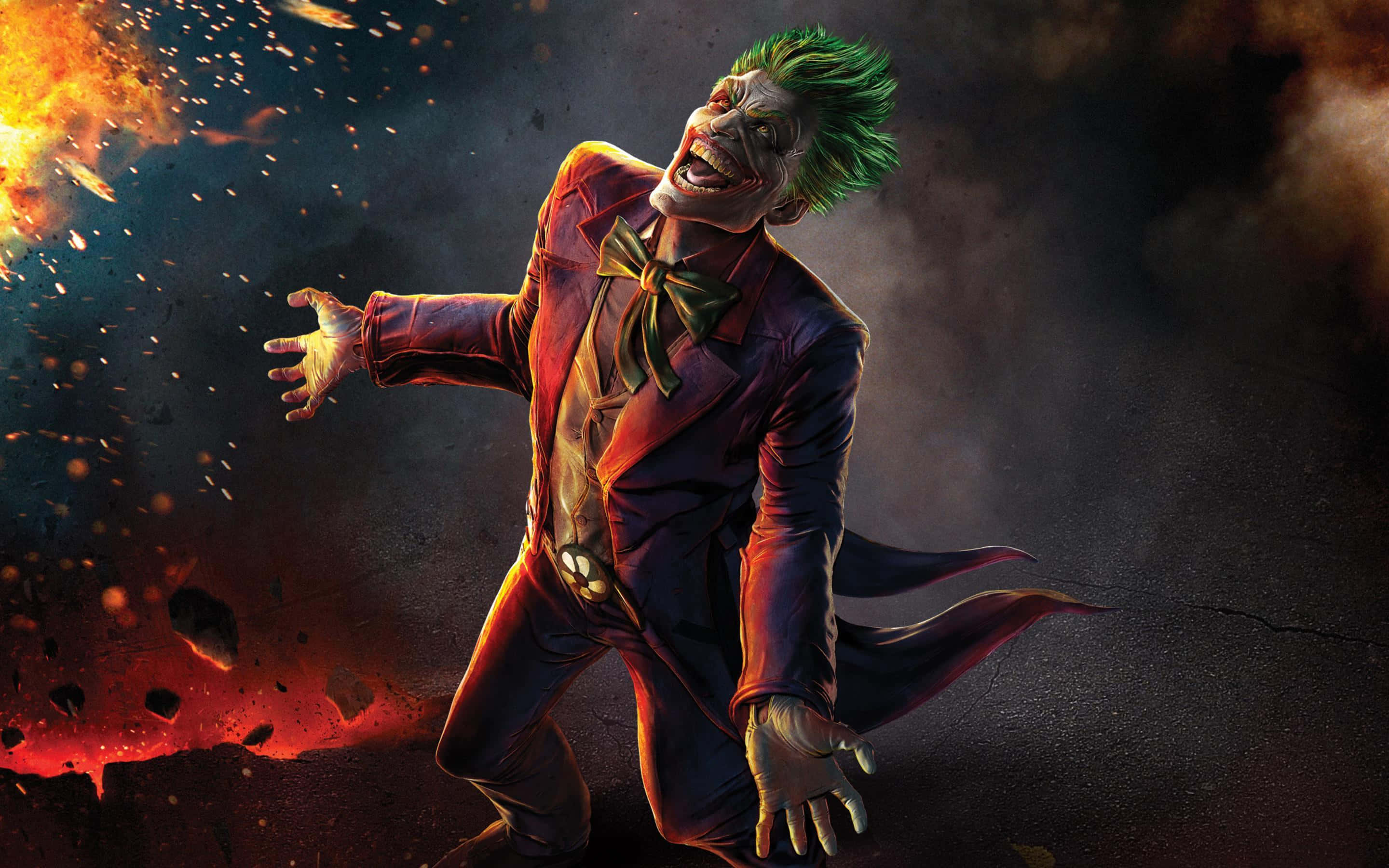 Joker Laughing 桌布 壁紙 — 小丑身穿紫色西裝，在黑暗背景下，於火焰爆炸和煙霧中狂笑。