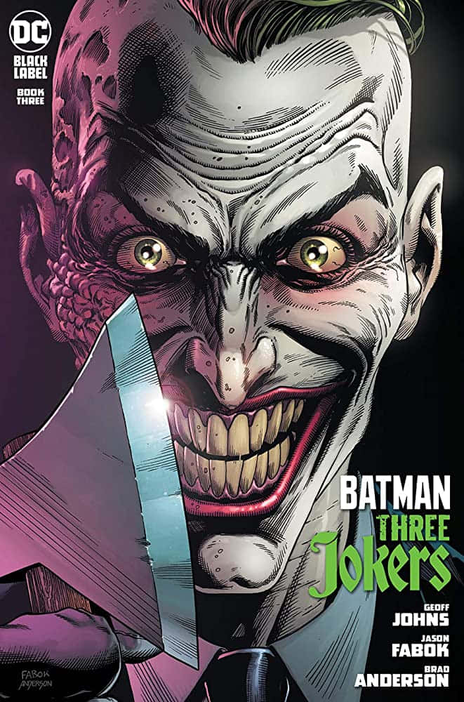 Batman Three Jokers 桌布 壁紙 — 小丑近距離特寫，咧嘴大笑，手持利刃，背景陰暗，充滿威脅感。