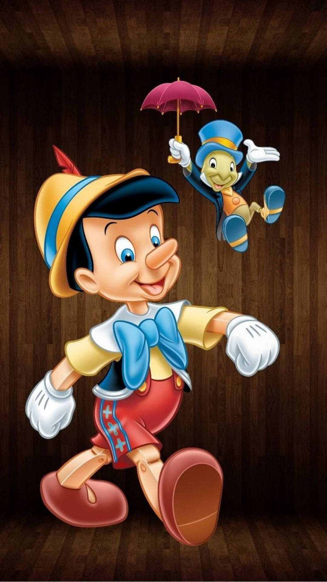 Pinocchio 桌布 壁紙 — 小木偶皮諾丘和吉明尼蟋蟀在深色木牆前愉快地擺姿勢，皮諾丘正邁步向前，蟋蟀則拿著一把粉紅色雨傘。
