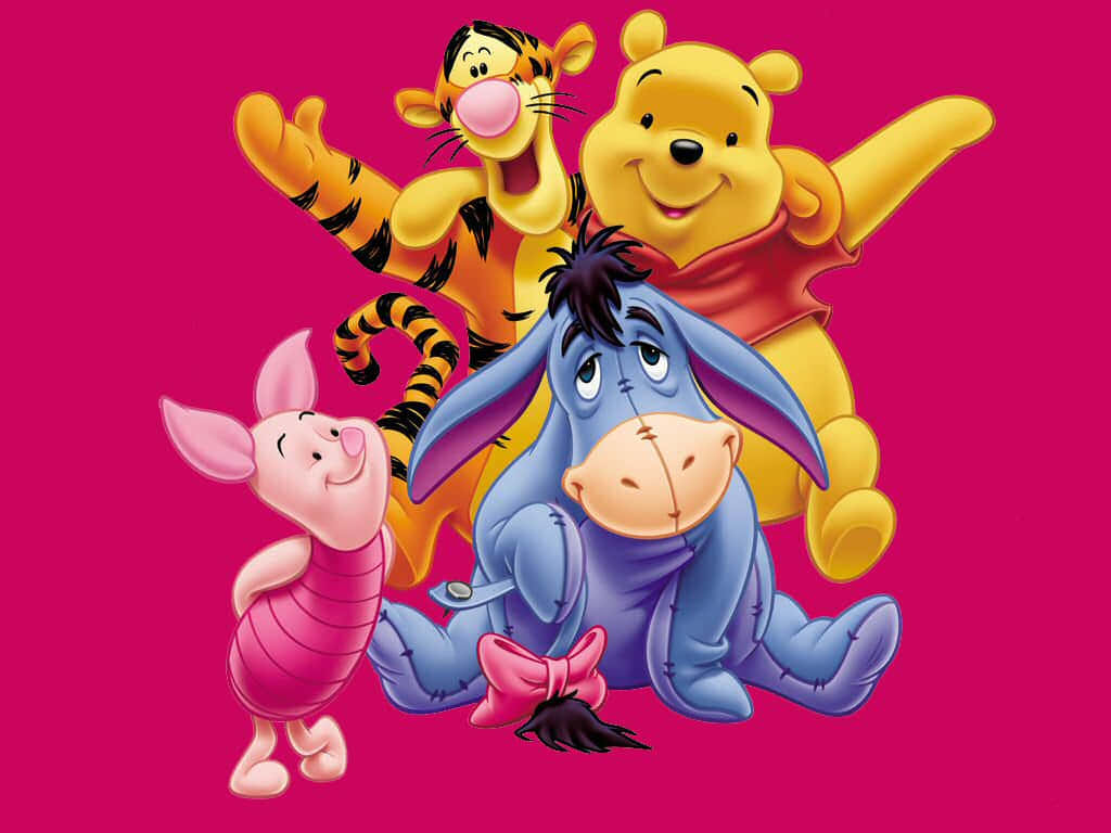 winnie the pooh 桌布 壁紙 — 小熊維尼、跳跳虎、小豬和屹耳在經典迪士尼動畫的鮮豔粉紅色背景前愉快地擺姿勢。
