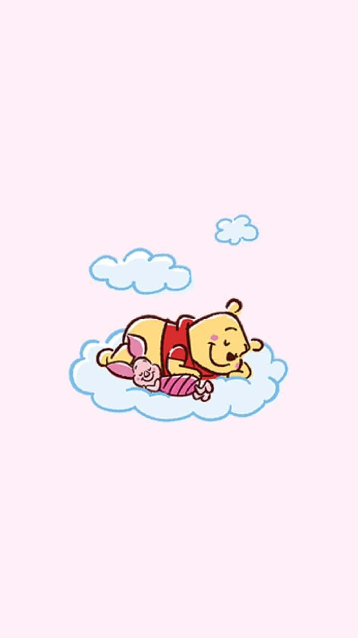 Cartoon 桌布 壁紙 — 小熊維尼和小豬在柔軟的粉紅色天空下的 fluffy 雲上安詳地休息。
