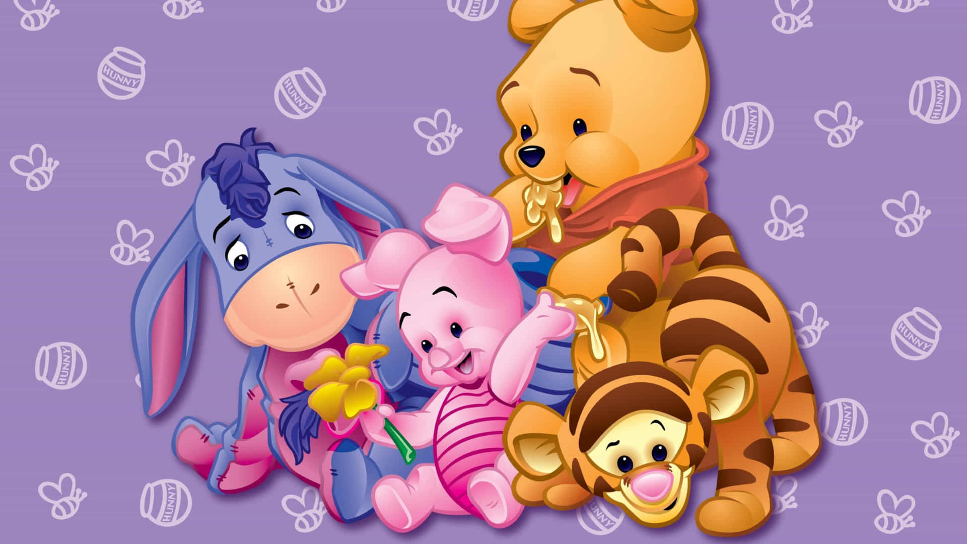 winnie the pooh 桌布 壁紙 — 小熊維尼和朋友們在帶有蜂蜜罐和蜜蜂圖案的紫色背景上歡樂地聚集。
