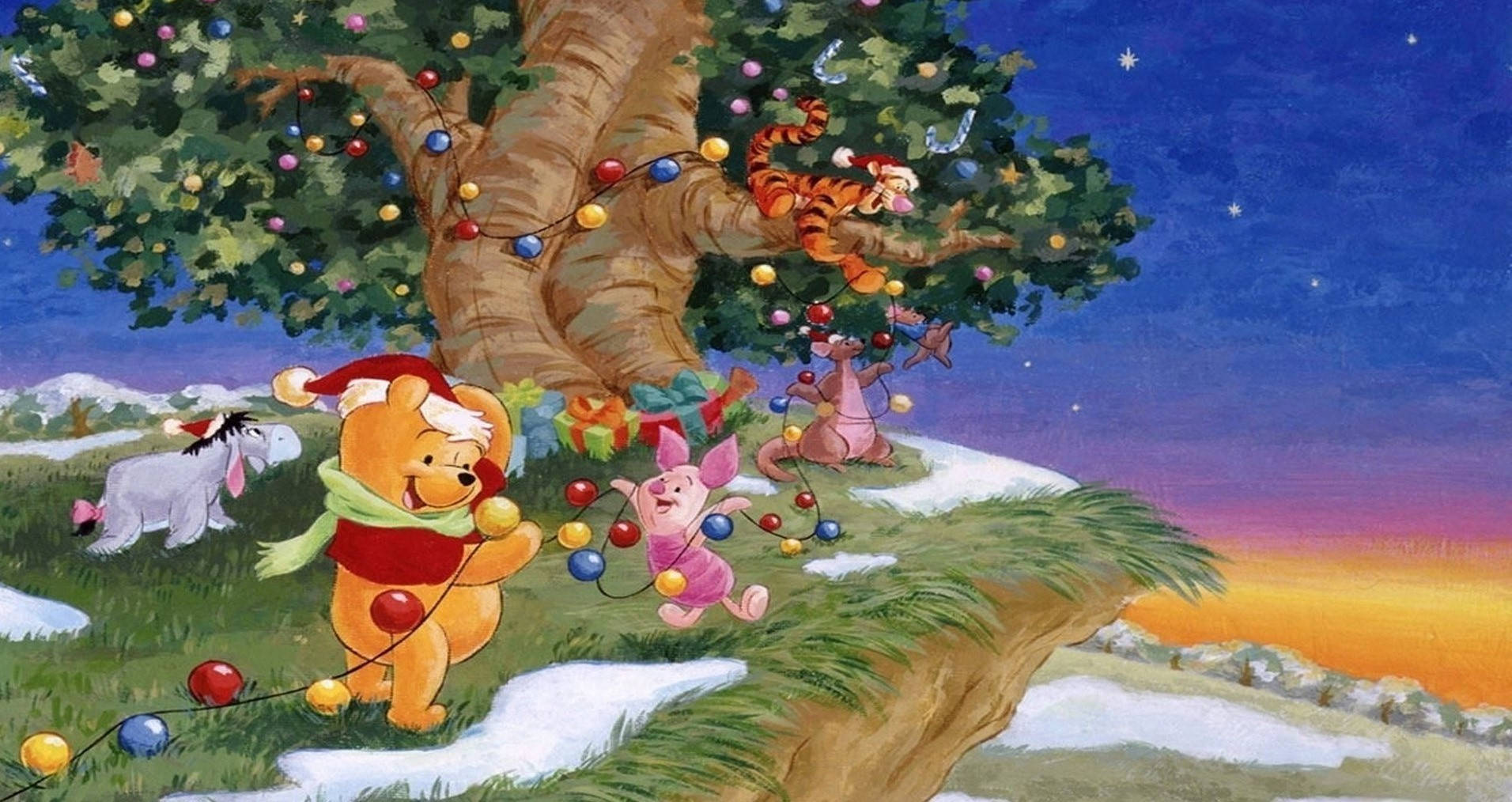 winnie the pooh 桌布 壁紙 — 小熊維尼和朋友們在星光燦爛的黃昏天空下，用彩色燈飾裝飾一棵巨大的樹。
