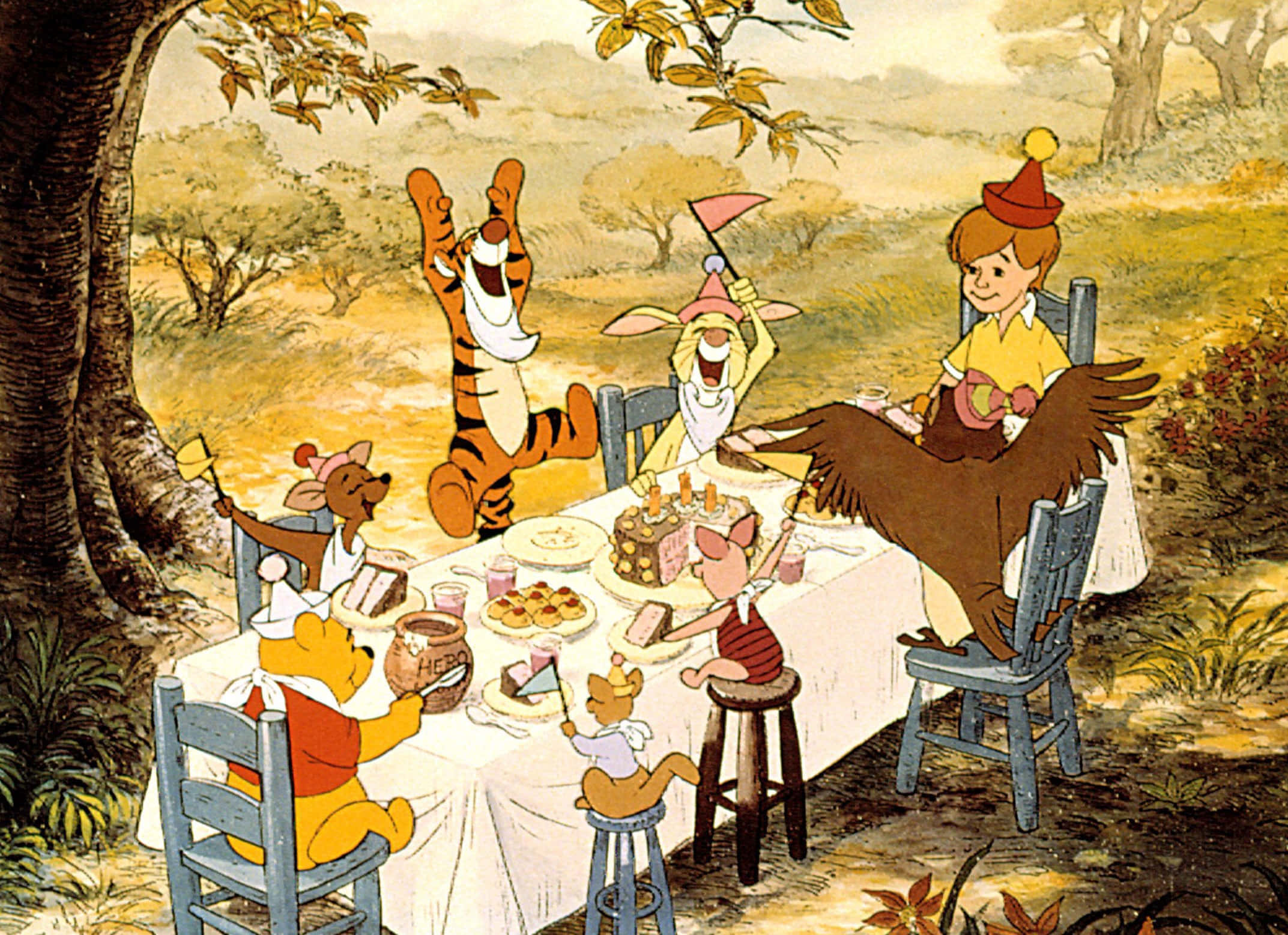 winnie the pooh 桌布 壁紙 — 小熊維尼和朋友們在秋樹下享用蛋糕和歡笑，慶祝愉快的戶外生日盛宴。