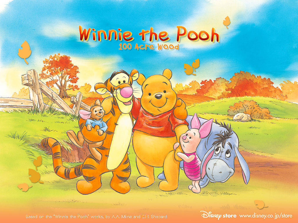 winnie the pooh 桌布 壁紙 — 小熊維尼和朋友們在陽光明媚的秋日草地上聚集，落葉飄飄，木柵欄在藍天下。