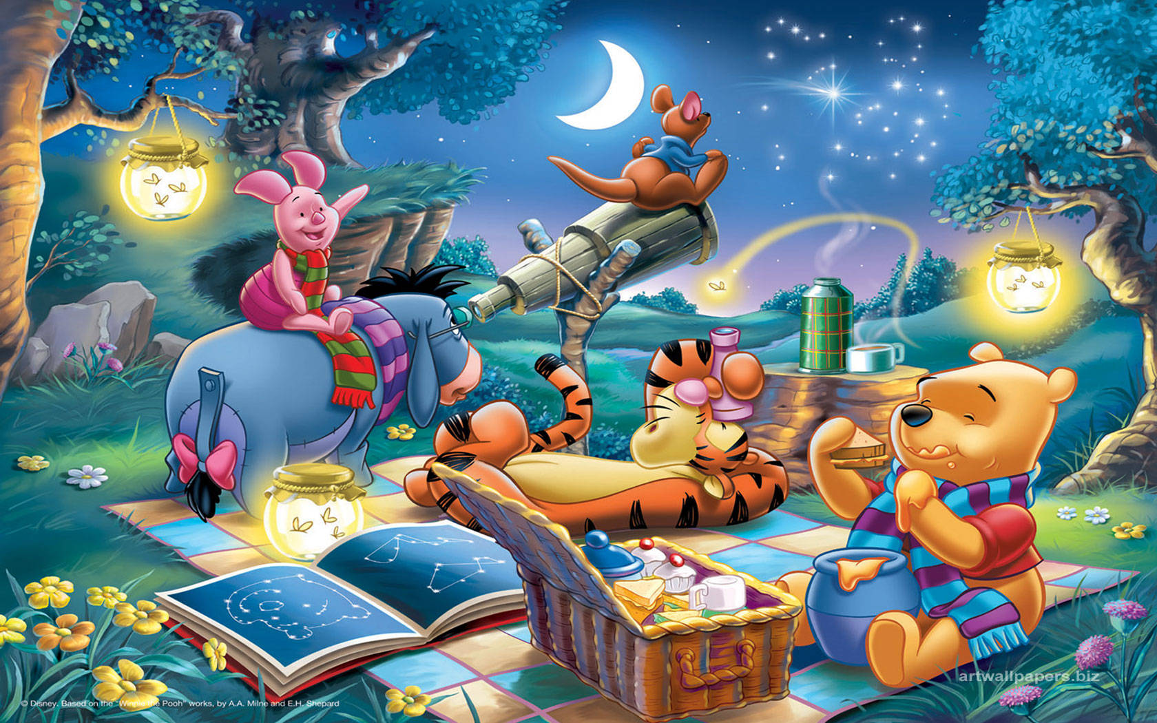 winnie the pooh 桌布 壁紙 — 小熊維尼和朋友們在魔法森林的彎月下享受舒適的星空野餐。