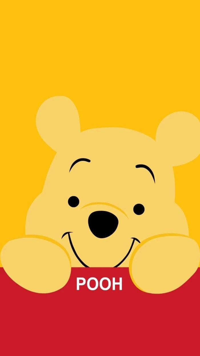 winnie the pooh 桌布 壁紙 — 小熊維尼在鮮黃色背景上，從紅色橫幅後面開心地探出頭來。