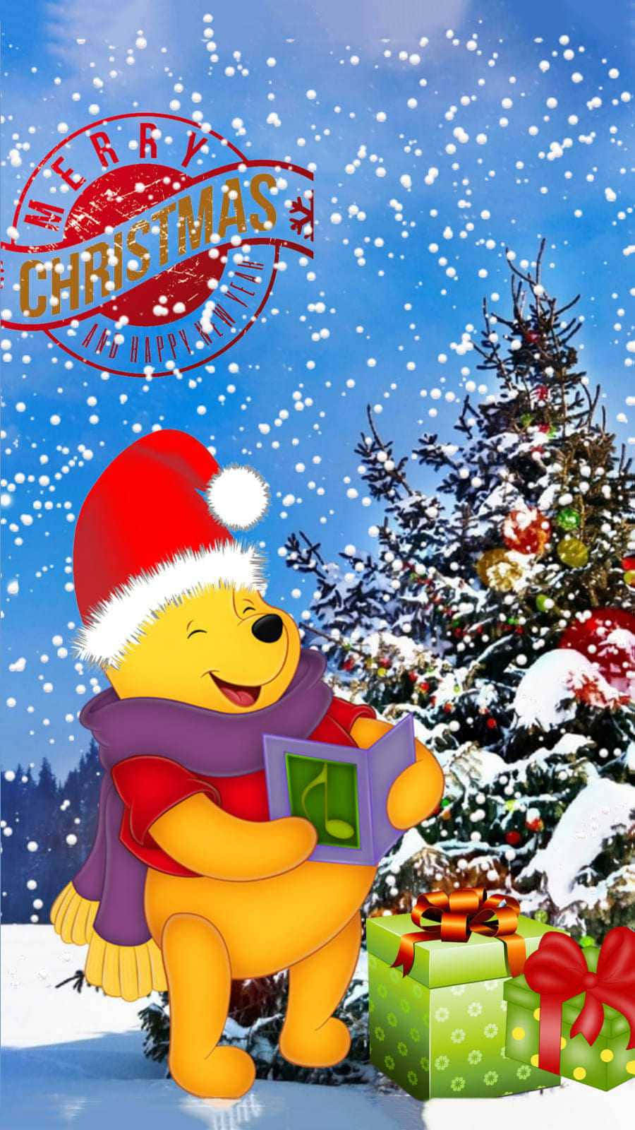 winnie the pooh 桌布 壁紙 — 小熊維尼戴著紅帽子和紫色圍巾，在飄雪中高興地拿著禮物，旁邊是積雪的聖誕樹。