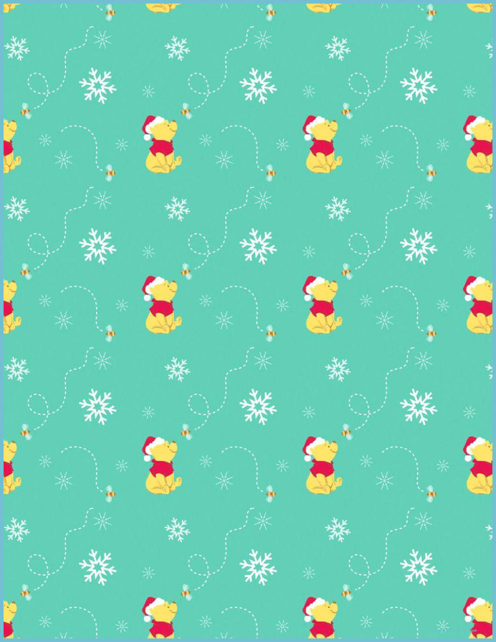 Winnie The Pooh Christmas 桌布 壁紙 — 小熊維尼戴著紅色聖誕帽，坐在白色雪花和點點痕跡之間，背景為青綠色。
