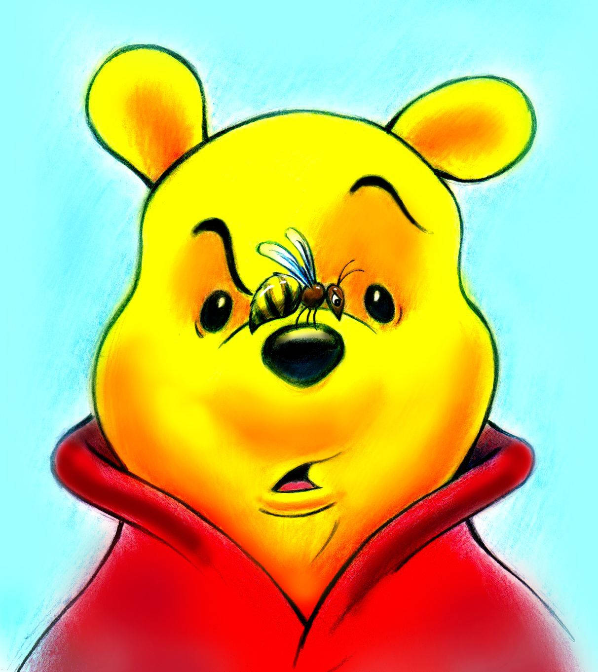 Bee 桌布 壁紙 — 小熊維尼看起來很惱火，因為一隻蜜蜂停在他的鼻子上，背景是柔和的藍色。