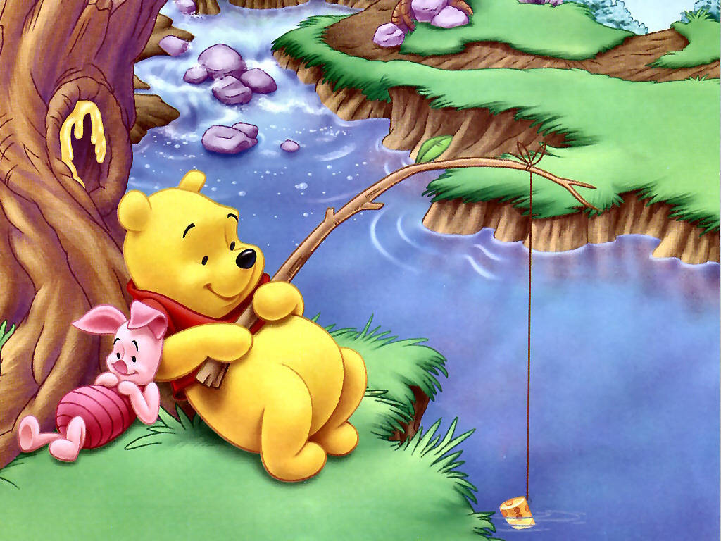 winnie the pooh 桌布 壁紙 — 小熊維尼與小豬坐在樹下的小溪旁，用樹枝和蜂蜜罐作誘餌釣魚。