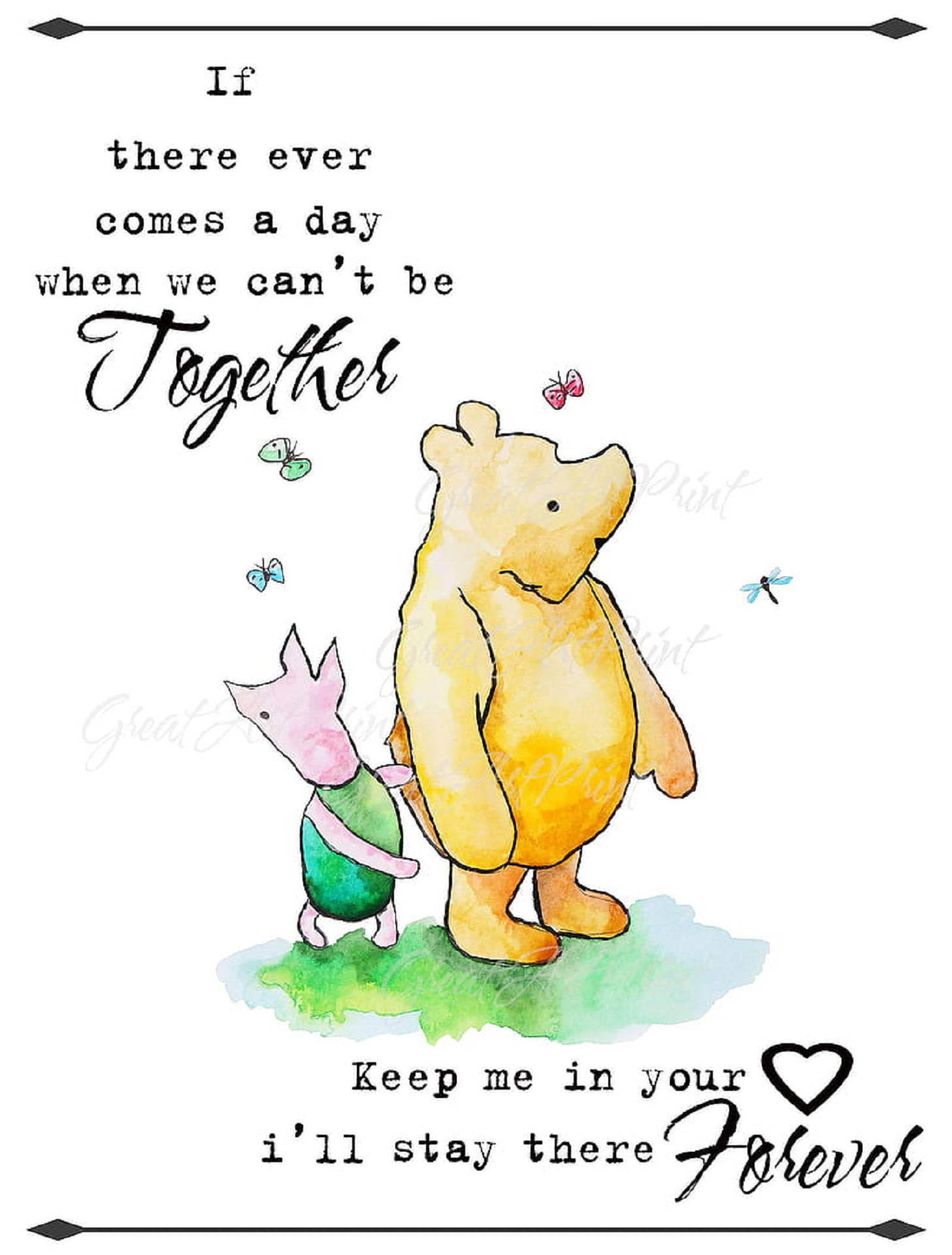 Winnie The Pooh Quotes 桌布 壁紙 — 小熊維尼與小豬站在草地上，蝴蝶飛舞，文字寫著：「如果不能在一起，請將我永遠留在你心中。」