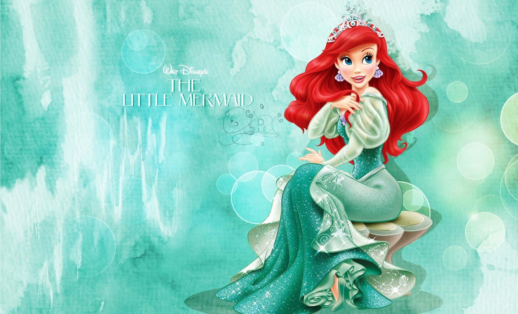 Aesthetic Disney 桌布 壁紙 — 小美人魚艾莉兒優雅地坐在貝殼王座上，身處閃閃發光的藍綠色海底世界，周圍漂浮著氣泡。