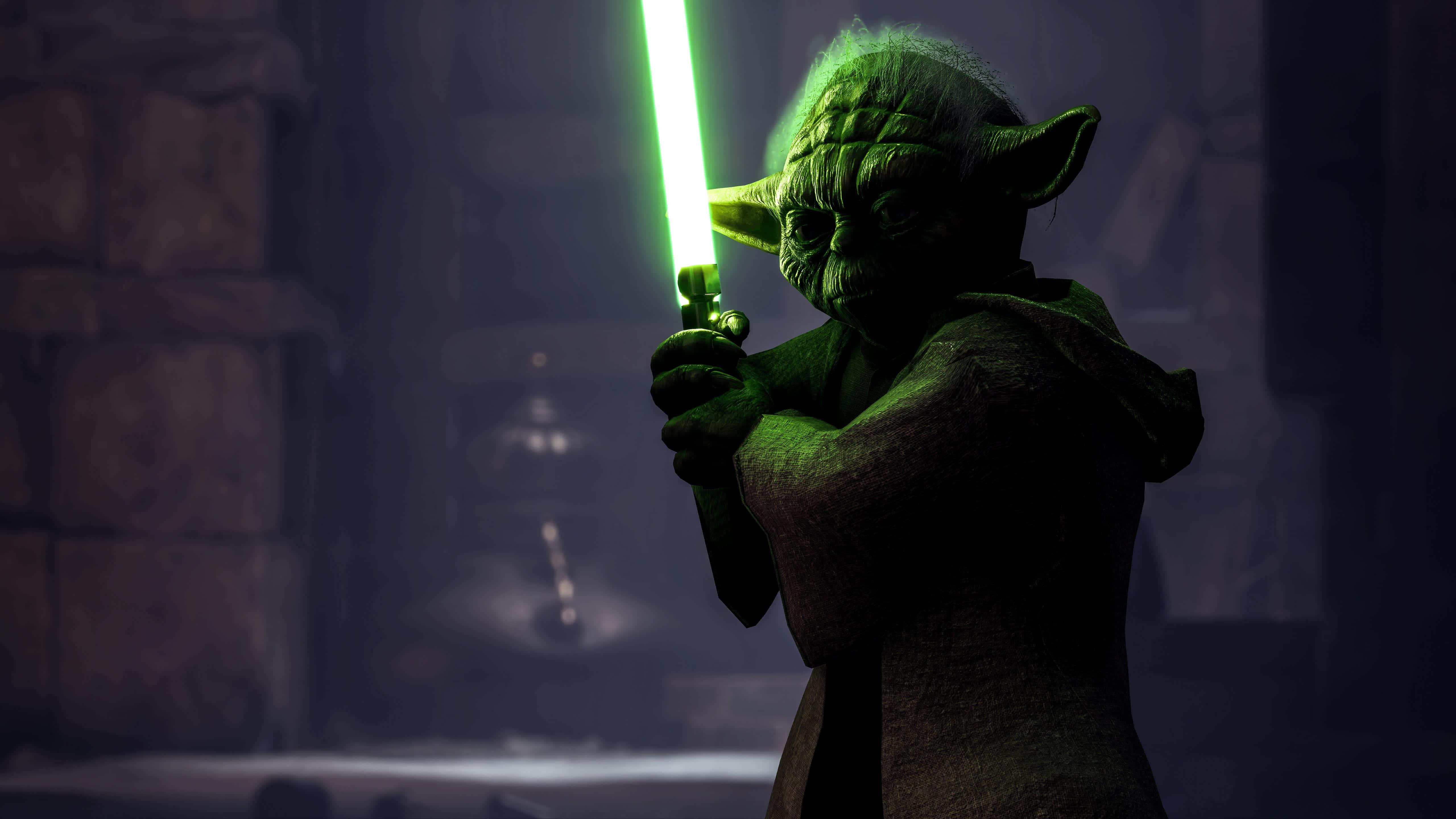 Yoda 桌布 壁紙 — 尤達站在昏暗的石室中，專注地揮舞著發光的綠色光劍。