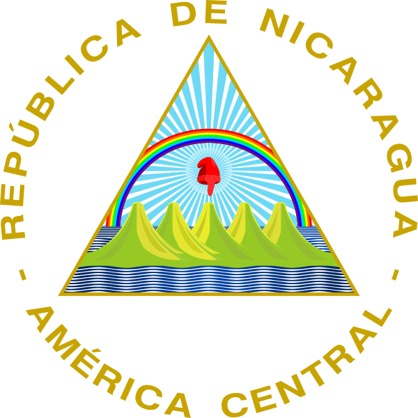 Nicaragua 桌布 壁紙 — 尼加拉瓜國徽以金色三角形為主，彩虹拱跨綠色山脈和藍色水面，上方有陽光四射，周圍以黑色背景襯托金色文字。