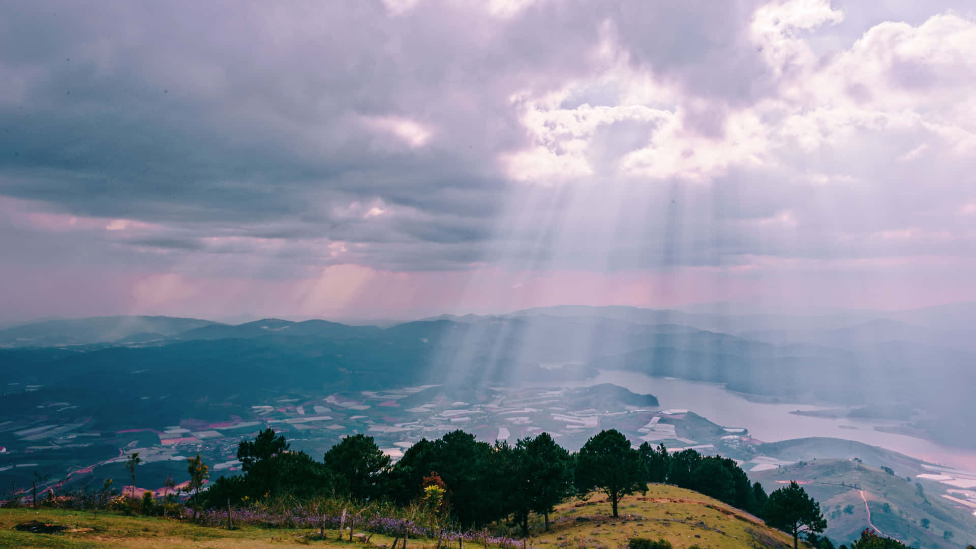 山巒雲霧 — 5K 壁紙