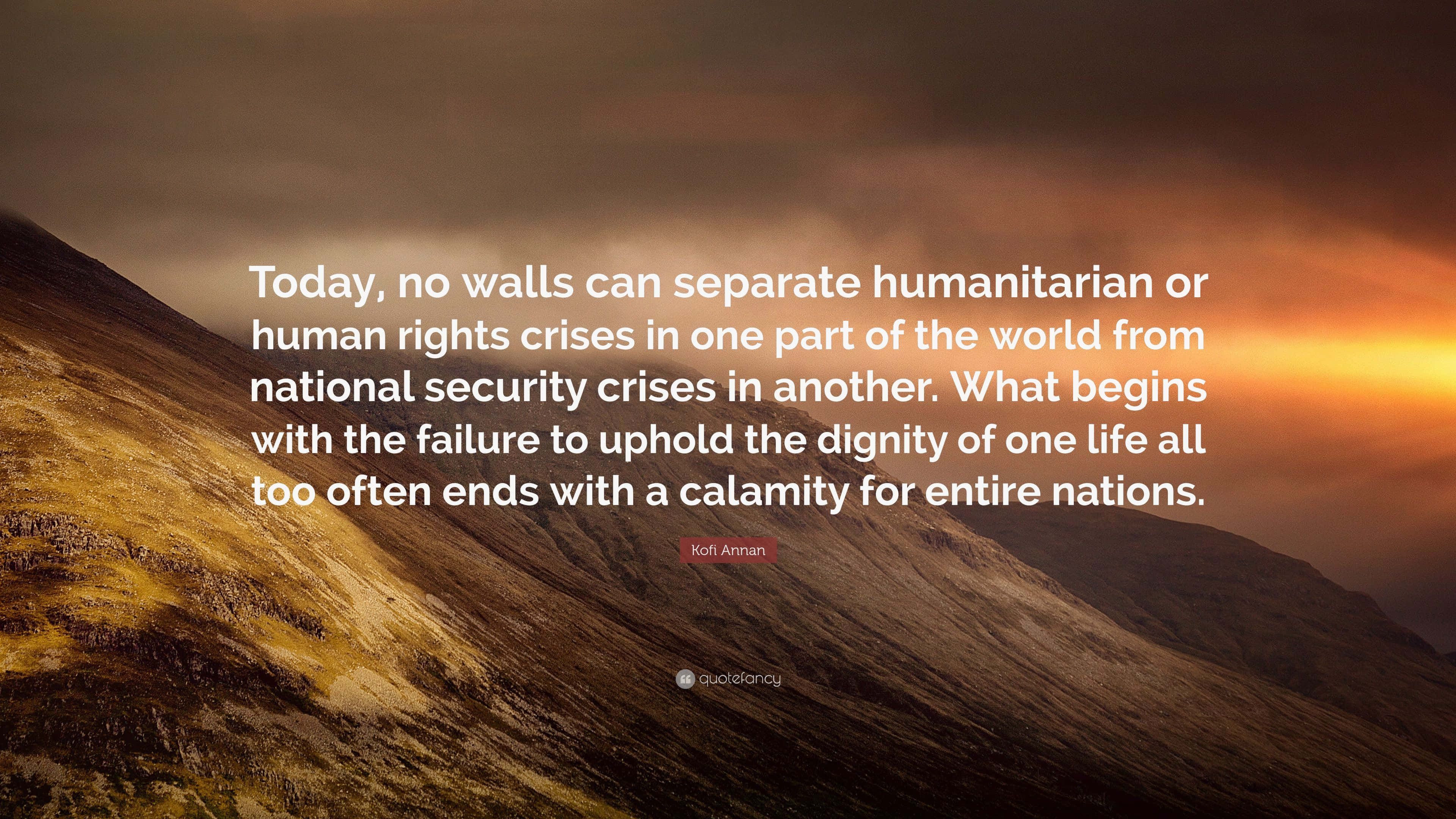 Humanitarian 桌布 壁紙 — 山脈沐浴在金色的日落光芒中，並以白色文字疊加一句有力的名言。