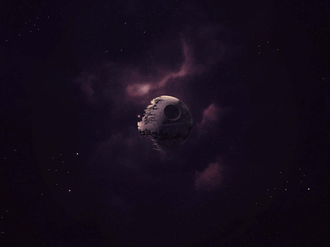 Interstellar Travel 桌布 壁紙 — 巨大的死星在深空中隱現，周圍環繞著紫色星雲和遙遠的星星。