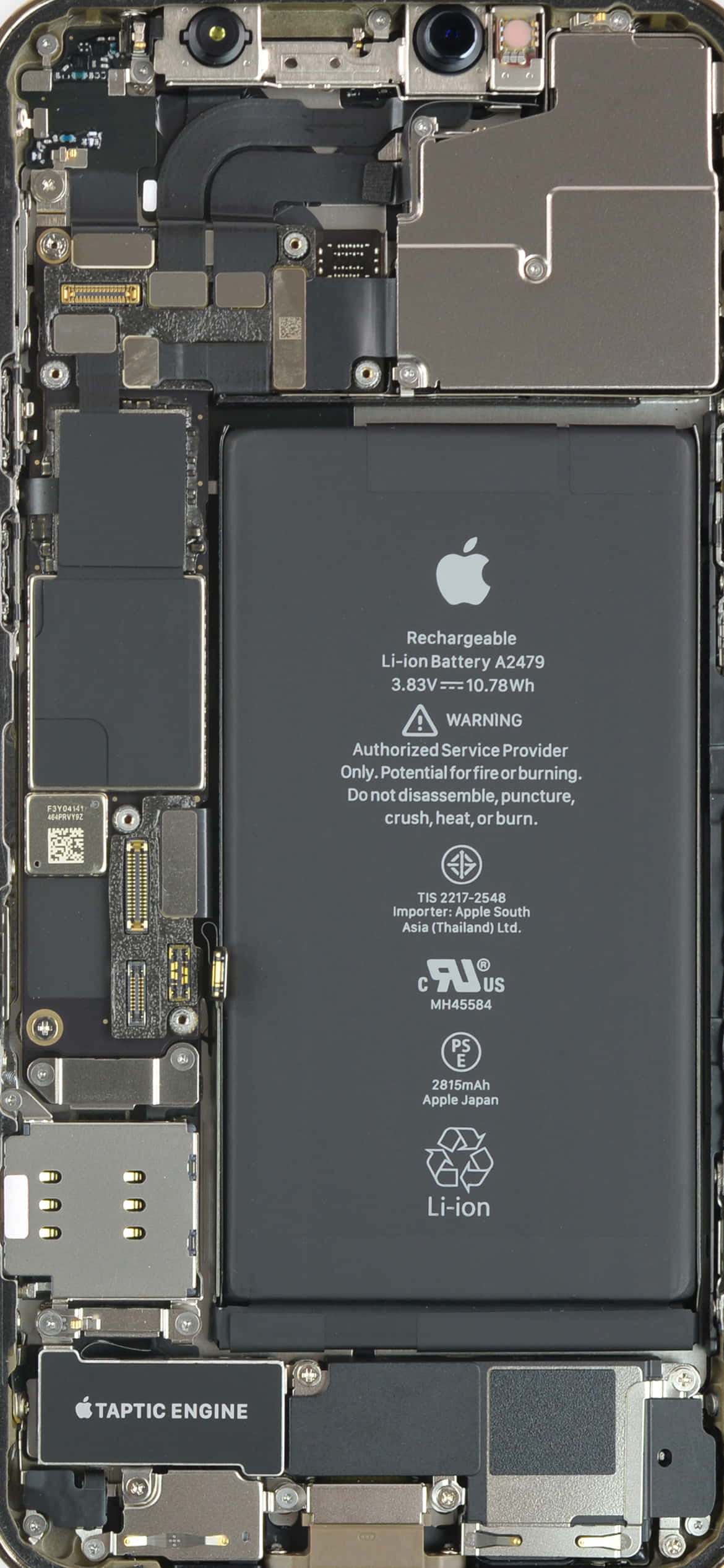 手機 桌布 壁紙 — 已拆解iPhone的內部組件外露，顯示電池、相機模組和電路。