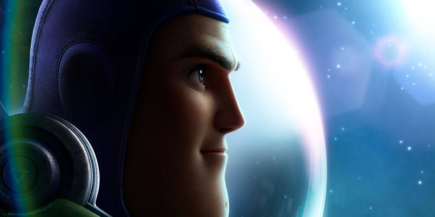 Buzz Lightyear 桌布 壁紙 — 巴斯光年穿著太空衣，凝視著星空宇宙背景下的一顆發光行星。