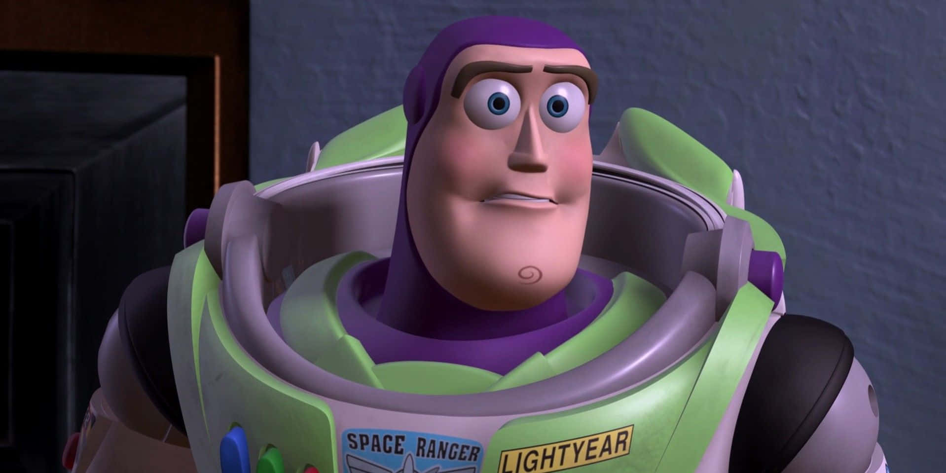 Buzz Lightyear 桌布 壁紙 — 巴斯光年穿著標誌性的綠色和紫色太空戰士服，露出驚訝的表情。